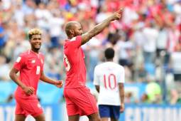 Panama's defender Felipe Baloy (C) celebrates after scoring a goal during the Russia 2018 World Cup Group G football match between England and Panama at the Nizhny Novgorod Stadium in Nizhny Novgorod on June 24, 2018. / AFP PHOTO / Martin BERNETTI / RESTRICTED TO EDITORIAL USE - NO MOBILE PUSH ALERTS/DOWNLOADS