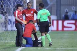 A sus 36 años Donis Escober sufre una lesión de rodilla que lo aparta de las semifinales.