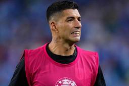 Tuvo que retirarse con 29 años y admite que fue por la lesión que le causó Luis Suárez: “Me tuvieron que colocar alambres”