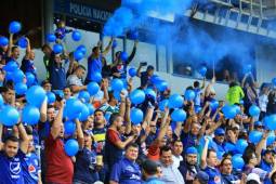 El estadio Nacional de Tegucigalpa se vistió de azul para la primera final del Torneo Apertura.