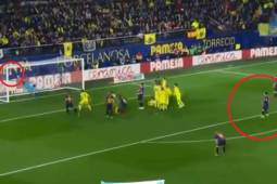 El atacante del FC Barcelona volvió a marcar de tiro libre.