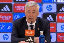Carlo Ancelotti en la rueda de prensa luego de quedarse con el Clásico de la liga española.