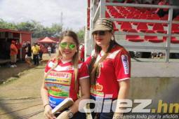 AMBIENTE de fiesta se vivio en el estadio Francisco Martínez Durón Foto Diez