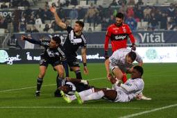 Alarmas en la Selección: Alberth Elis sufrió un fuerte golpe en la cabeza y tuvo que ser trasladado al hospital en Francia