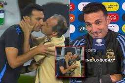 El utilero de Argentina besó a Scaloni en la boca: la imperdible reacción del técnico en la conferencia