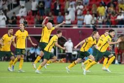 Australia clasifica a Qatar-2022 al ganar 5-4 por penales a Perú en la repesca intercontinental. Foto: AFP