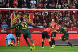 Monaco's Colombian forward Falcao (R) celebrates after scoring a goal during the French L1 football match between Stade Rennais and Monaco at the Roazhon Park stadium, in Rennes, northwestern France on May 1, 2019. (Photo by DAMIEN MEYER / AFP)