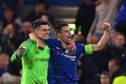 Chelsea's Spanish goalkeeper Kepa Arrizabalaga (L) and Chelsea's Spanish defender Cesar Azpilicueta celebrate victory during the UEFA Europa League semi-final second leg football match between Chelsea and Eintracht Frankfurt at Stamford Bridge in London on May 9, 2019. (Photo by Ben STANSALL / AFP)