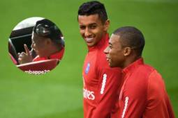 Paris Saint-Germain's Brazilian defender Marquinhos (L) smiles as he talks to Paris Saint-Germain's French forward Kylian Mbappe during a training session at the club's training centre in Saint-Germain-en-Laye, near Paris, on September 6, 2017. / AFP PHOTO / FRANCK FIFE