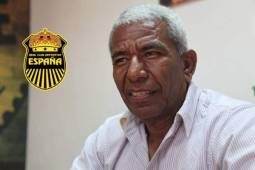 El entrenador del Vida Héctor Castellón quien dirigirá su cuarto encuentro este domingo con el club.