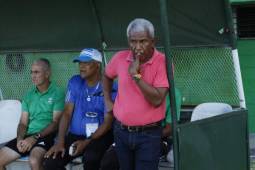 Castellón tomó a Platense en septiembre tras suplir al panameño Antony Torres. - HÃ©ctor CastellÃ³n , tÃ©cnico de Platense