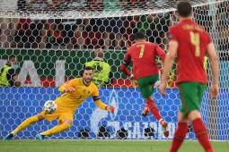 Portugal's forward Cristiano Ronaldo scores the opening goal from the penalty spot during the UEFA EURO 2020 Group F football match between Portugal and France at Puskas Arena in Budapest on June 23, 2021. (Photo by FRANCK FIFE / POOL / AFP)