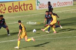 Gerson Chávez en el momento de su disparo para vencer a Marlon Licona. Foto: Marvin Salgado.