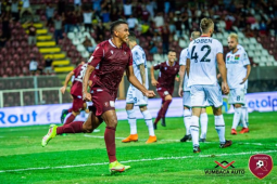 Rigoberto Rivas celebrando su anotación ante Ternana este domingo en la Serie B.