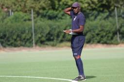 La carrera de Suazo como entrenador comienza a tomar forma.