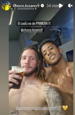 Festejo pletórico del Cádiz, pasos prohibidos de “Choco” Lozano y la caravana del “Submarino” tras salvarse del descenso en España