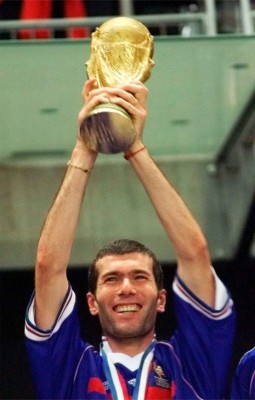Los momentos que han marcado la carrera de Zinedine Zidane en el fútbol