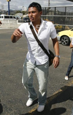 Los celulares, lentes, bolsos y ropa... ¡Así era la moda de los futbolistas hondureños hace una década!