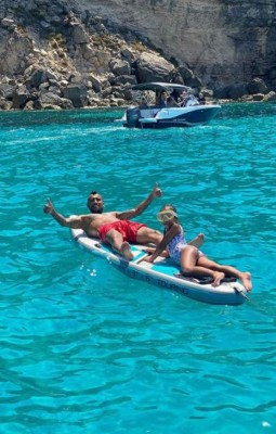 Sol, arena, playa y derroche de belleza de la esposa de Arturo Vidal en sus vacaciones en Ibiza