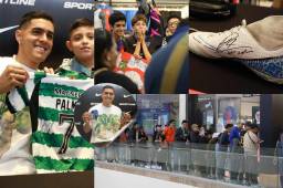 Luis Palma, figura del Celtic de Escocia y de Honduras, atendió a todos los aficionados catrachos que llegaron a tomarse una foto con él. ¿Qué regalos recibió?. Fotos. Emilio Flores.