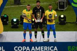 Everton, Alisson Becker y Dani Alves fueron los galardonados en la final de la Copa América.
