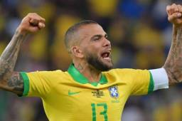 Dani Alves no mencionó a Messi en la conversación y eligió a Cristiano Ronaldo como el futbolista más difícil de marcar.