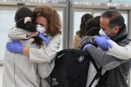 El nuevo coronavirus ha provocado al menos 33.244 muertos en el mundo desde que apareció en diciembre, según un balance establecido por AFP sobre la base de fuentes oficiales, este domingo a las 19H00 GMT.