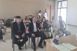 El entrenador del Olimpia, Pedro Troglio, se casó en Argentina este lunes luego de llegar a pasar las vacaciones de fin de año. Aquí firmando los documentos junto a su esposa.