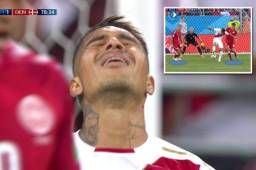 Paolo Guerrero se lamenta al ver que el balón se fue a un lado del poste.
