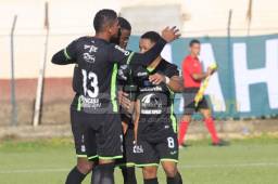 Los jugadores de Marathón celebran el único gol del encuentro ante Real de Minas.