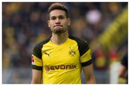 El lateral izquierdo portugués Raphael Guerreiro podría convertirse en el nuevo refuerzo del Barcelona para la próxima temporada.