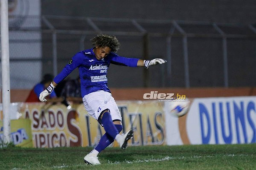 Kevin Hernández aseguró que quiere seguir en primera división con Honduras Progreso. Foto: Neptali Romero.
