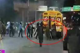 La Policía Militar tuvo un enfrentamiento con la barra del Olimpia que se negaba a desalojar el sector donde se encontraba evitando así un encuentro con sus colegas azules.