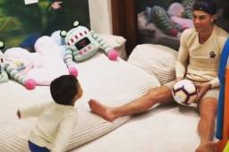 Así celebra Cristiano Ronaldo su nuevo cumpleaños, pero ahora en Italia.