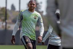 Después de ocho meses de su fichaje, Luis López hace su estreno oficial contra Sporting Kansas.