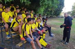 Real España ya trabaja de la mano del técnico, Luis Ordóñez. FOTO: @rcdespana