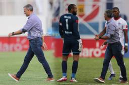 Pablo Lavallén, triste en conferencia tras su expulsión: “Sufrimos una pérdida familiar y eso hace que no esté tan cabal en el banco”