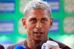 Carlo Costly se perfila para hacer dupla con Yustin Arboleda en el ataque de Marathón.