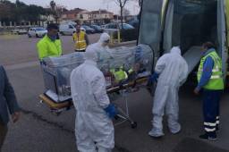 Italia sigue reportando gran número de muertes por COVID-19 desde el mes de febrero.