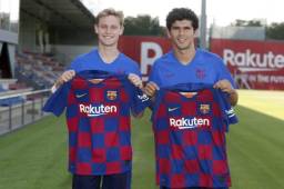 Tremendo gesto de Aleñá con De Jong, que usará el número 21 con el Barcelona.