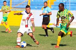Jorge Cardona, volante del Atlético Santa Cruz, jugó un buen partido frente a Parrillas One en San Pedro Sula. Fotos DIEZ