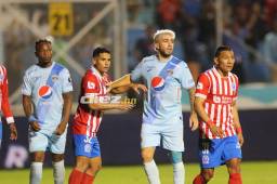 Olimpia y Motagua igualaron sin goles este domingo en la primera final de la Liga Nacional de Honduras. Foto Diez: Alex Pérez