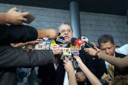 Gerardo Martínez, Subdirector técnico del Registro Nacional de las Personas (RNP) y Vicepresidente del Infop, respondiendo a los medios. Foto Juan Salgado