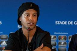 Ronaldinho se encuentra metido en problemas con la justicia de Brasil por el pago de multas.