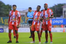 Carlos Bernárdez marcó el primer tanto del encuentro cuando apenas se jugaba el minuto uno.