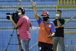 El técnico del Olimpia, Pedro Troglio, se mostró dolido tras el empate ante Real España sobre el final. Foto DIEZ
