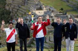 La llama de los Panamericanos llega a Perú para representar el espíritu deportivo de los 41 países que competirán en Lima.