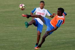 Rubilio Castillo pidió oraciones para Santiago Vergara quien vive el momento más difícil de su vida. Foto Delmer Martínez