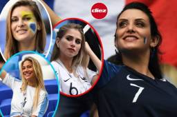 ¡Qué muñecas! Te dejamos las mejores fotos de las bellas aficionadas que están en el Estadio de Nizhni Nóvgorod de Rusia presenciando el Francia-Uruguay. La novia de Paul Pogba arrasa en las graderías.