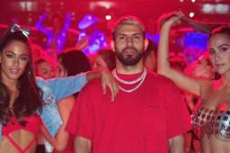 El jugador del Manchester City mostró sus dotes de bailarín junto a Tini Stoessel.